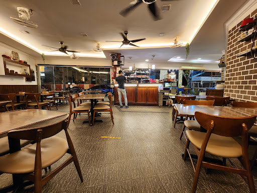 Yasmin Syrian Restaurant المطعم السوري ياسمين