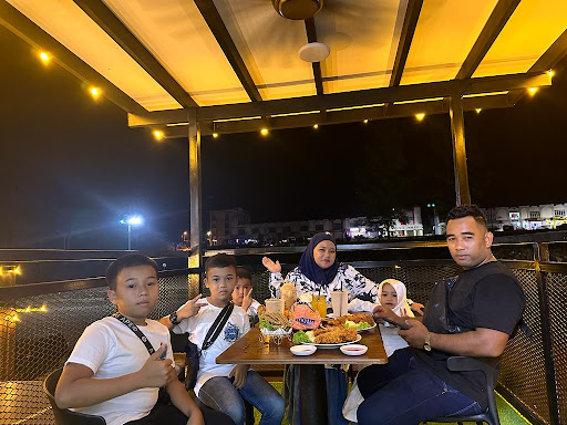 Nawan Cafe D'Gua Kontena Nawan Cafe D'Gua Kontena
