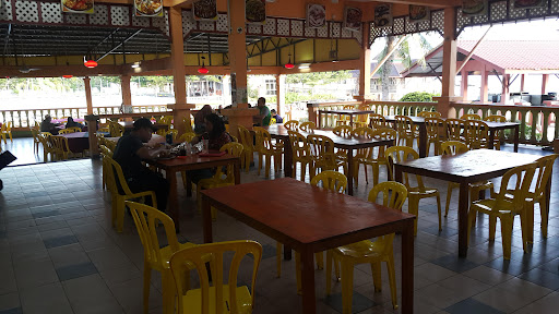 Restoran ikan bakar Kuala Sungai Baru Melaka Restoran ikan bakar Kuala Sungai Baru Melaka