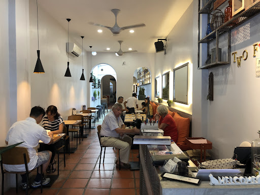 Kafe Bistro Two Frenchies