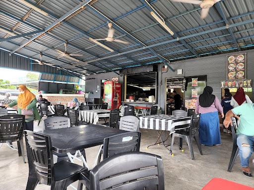 Restoran Bawal Goreng Panas Simpang Lawin, Kuala Kangsar