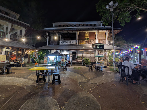 Larwoot Cafe ( Lumut, Perak ) Larwoot Cafe ( Lumut, Perak )