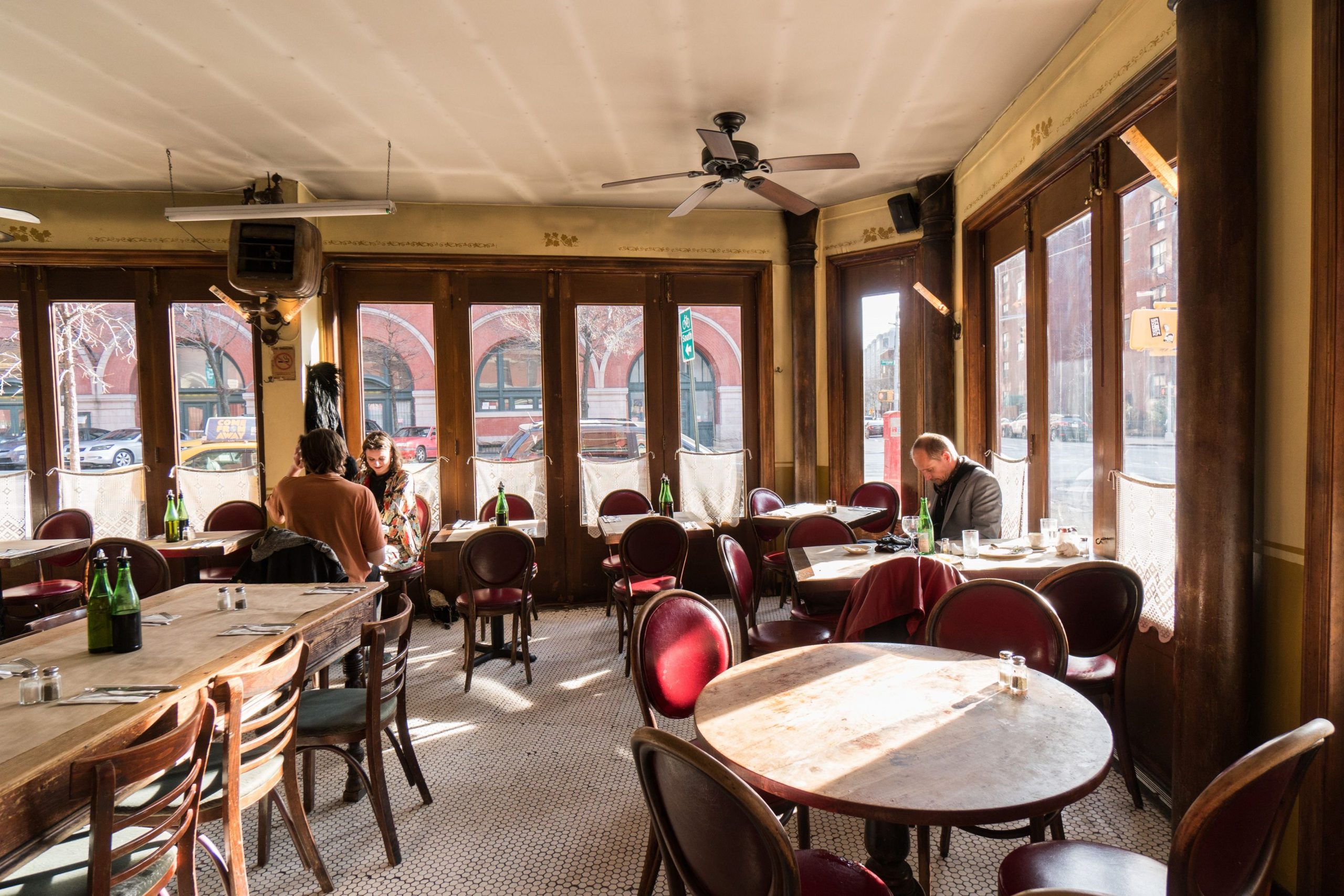 maleq restaurant scaled