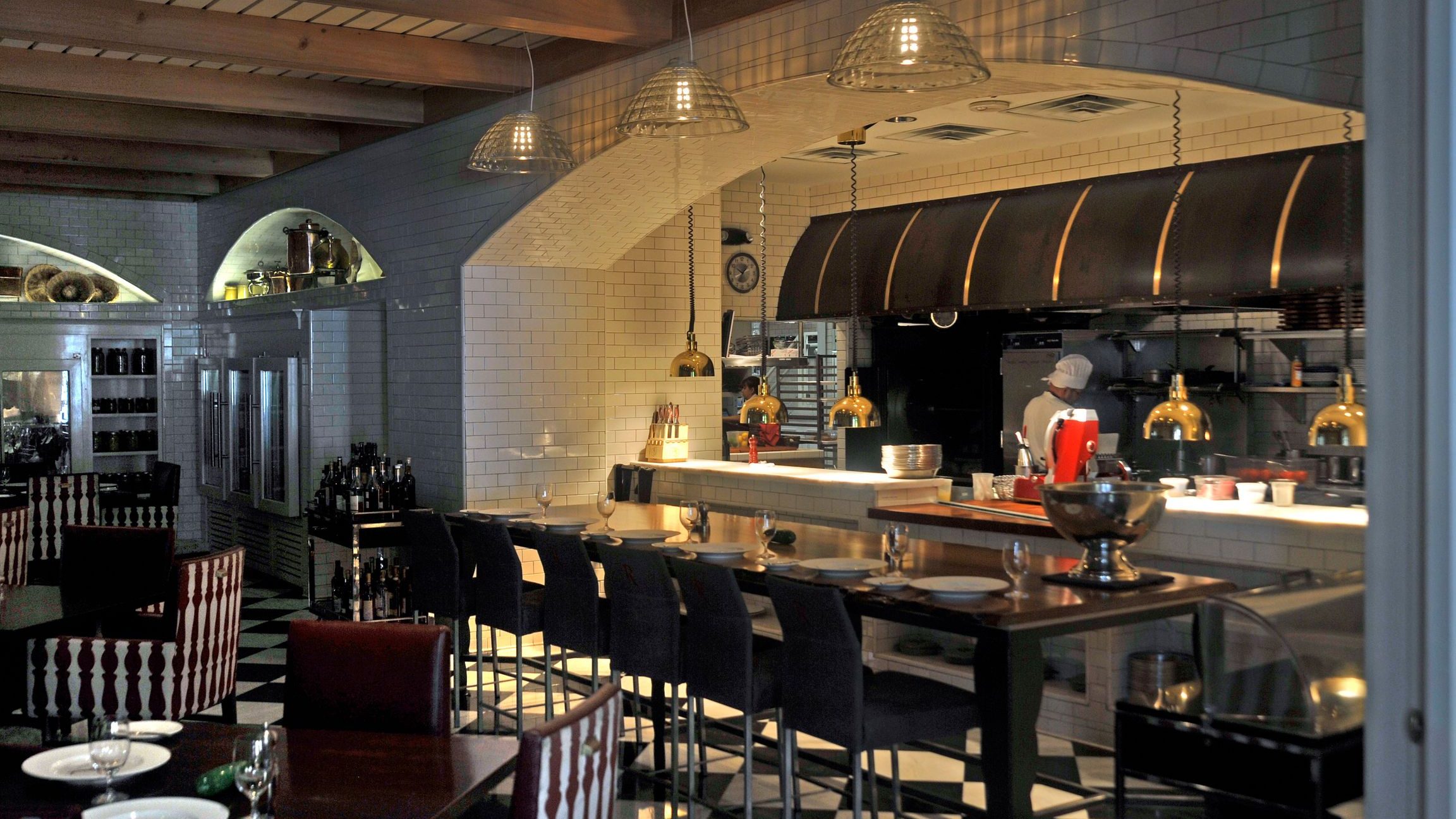 R Luxury Restaurant 1 r luxury restaurant